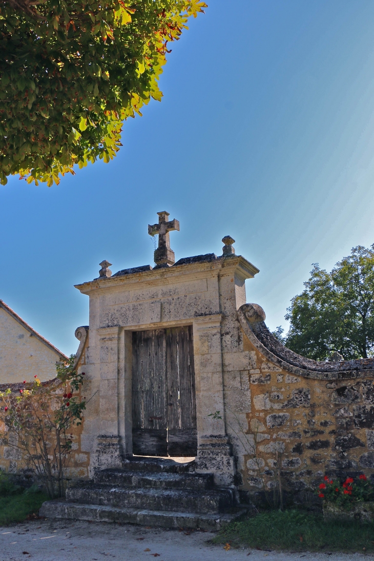 L'entrée du cimetière - Cercles