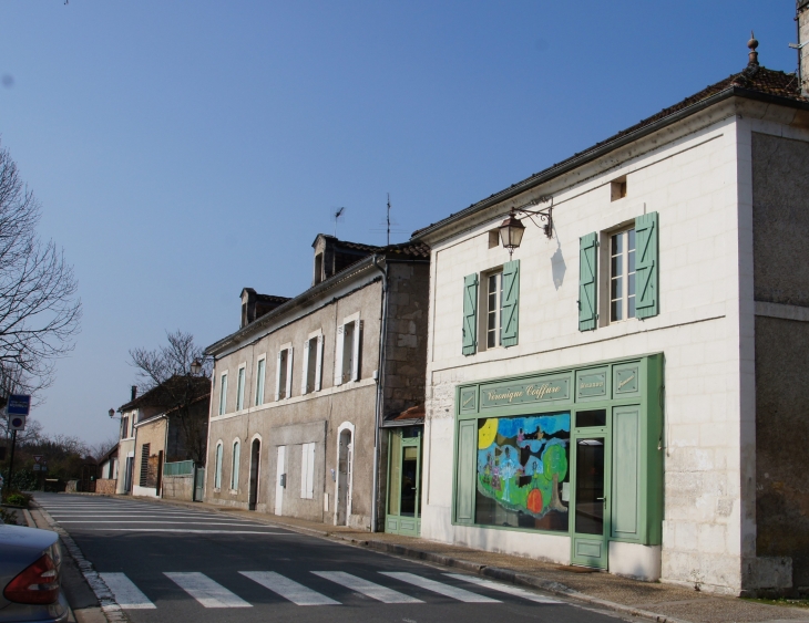 Le Salon de Coiffure. - Champagnac-de-Belair