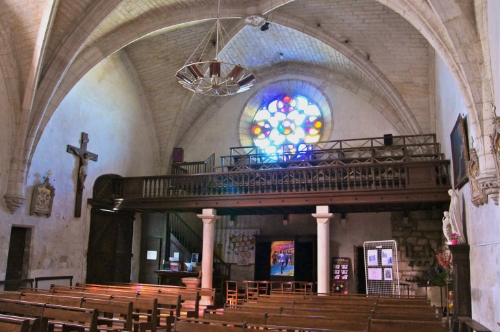 L'intérieur de l'église Saint-Christophe vers le portail. - Champagnac-de-Belair