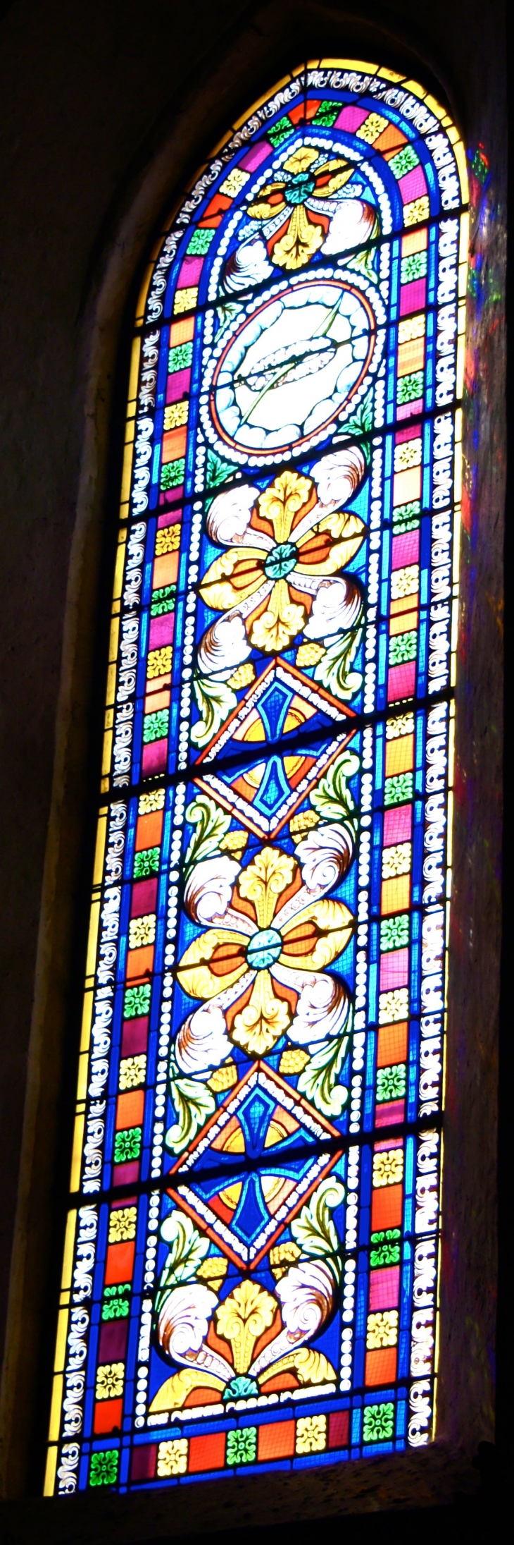 Vitrail de l'église Saint-Christophe. - Champagnac-de-Belair