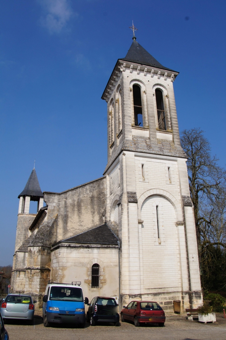 La façade est de l'église Saint-Christophe. - Champagnac-de-Belair