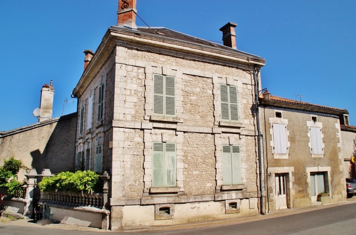 La Commune - Champagnac-de-Belair