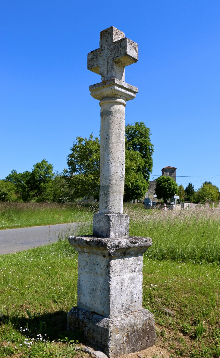 Croix de chemin à Fontaine. - Champagne-et-Fontaine