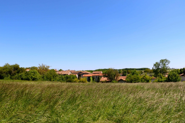 Le village de Fontaine. - Champagne-et-Fontaine