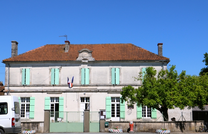 L'école communale de Garçons. - Champagne-et-Fontaine