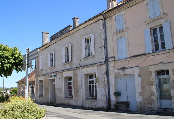 Le Village - Champagne-et-Fontaine