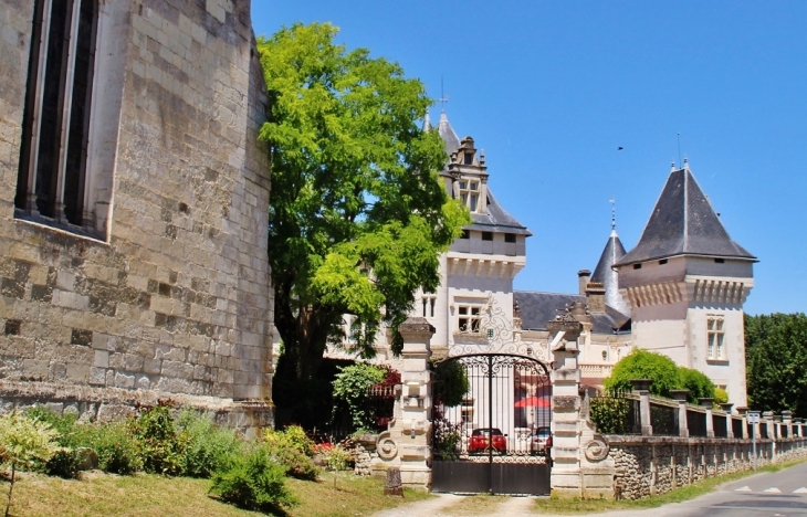 Le Château - Champagne-et-Fontaine