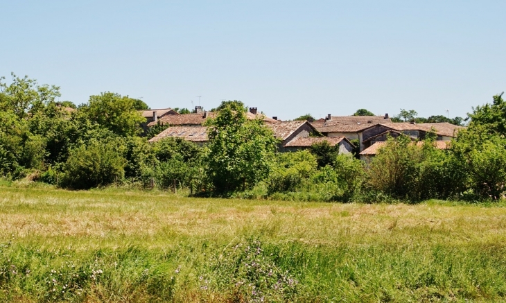 Le Village - Champagne-et-Fontaine