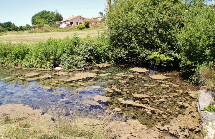 Ruisseau de Fontaines - Champagne-et-Fontaine