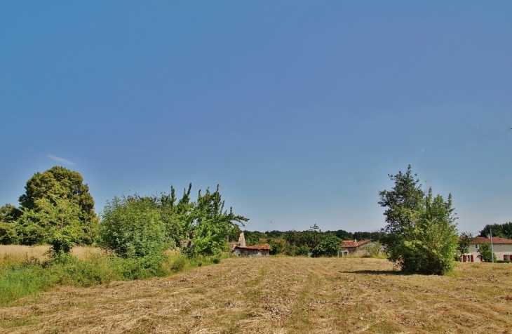 Le Village - Champeaux-et-la-Chapelle-Pommier