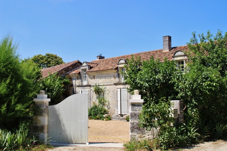 Le Village - Champeaux-et-la-Chapelle-Pommier