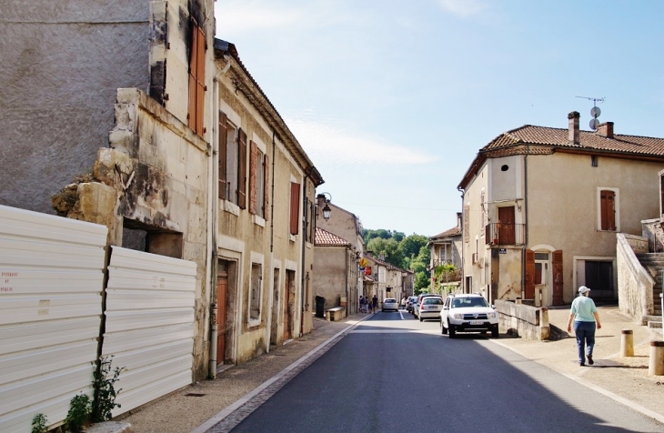 Le Village - Château-l'Évêque