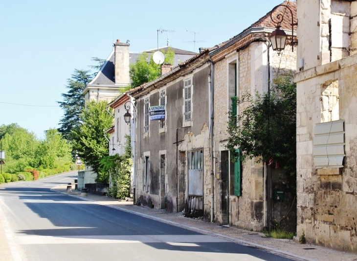 Le Village - Château-l'Évêque