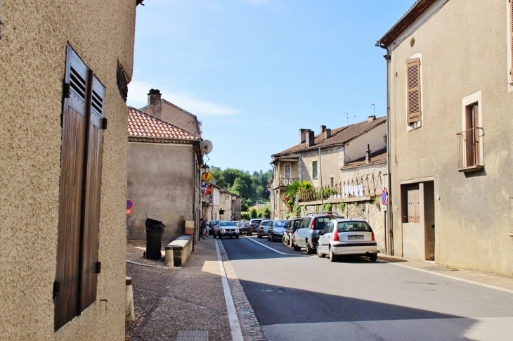 Le Village - Château-l'Évêque