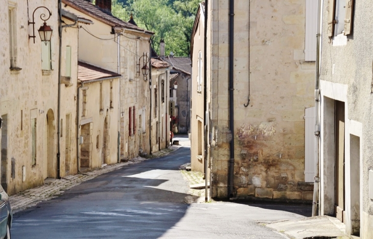 Le Village - Château-l'Évêque