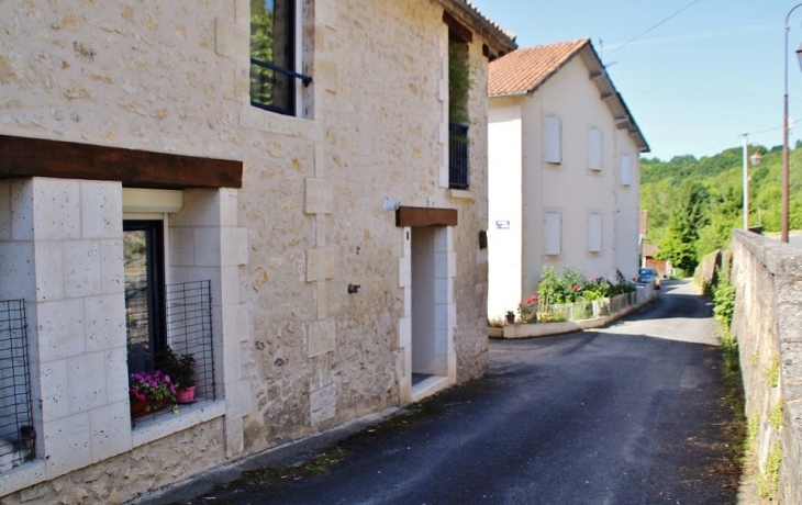 Le Village - Château-l'Évêque