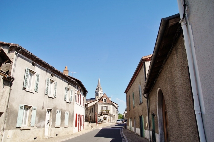 Le Village - Château-l'Évêque