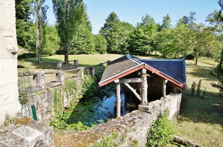 Le Lavoir - Château-l'Évêque