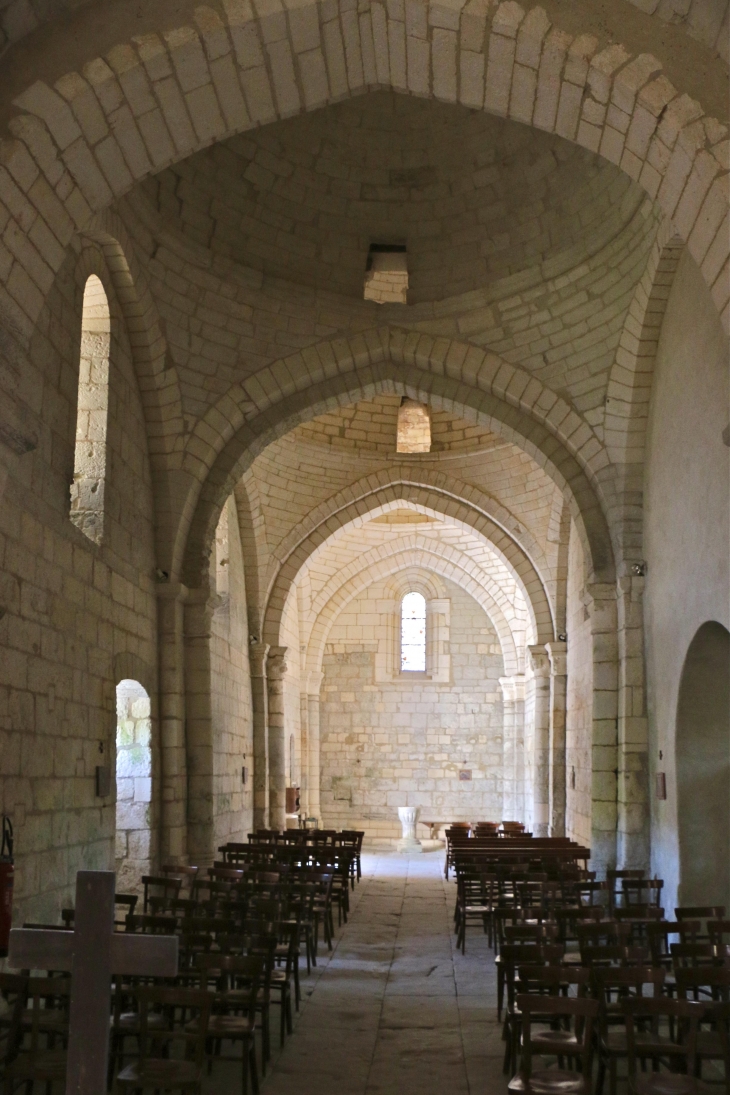 La nef vers le portail. Eglise Saint Martin. - Cherval