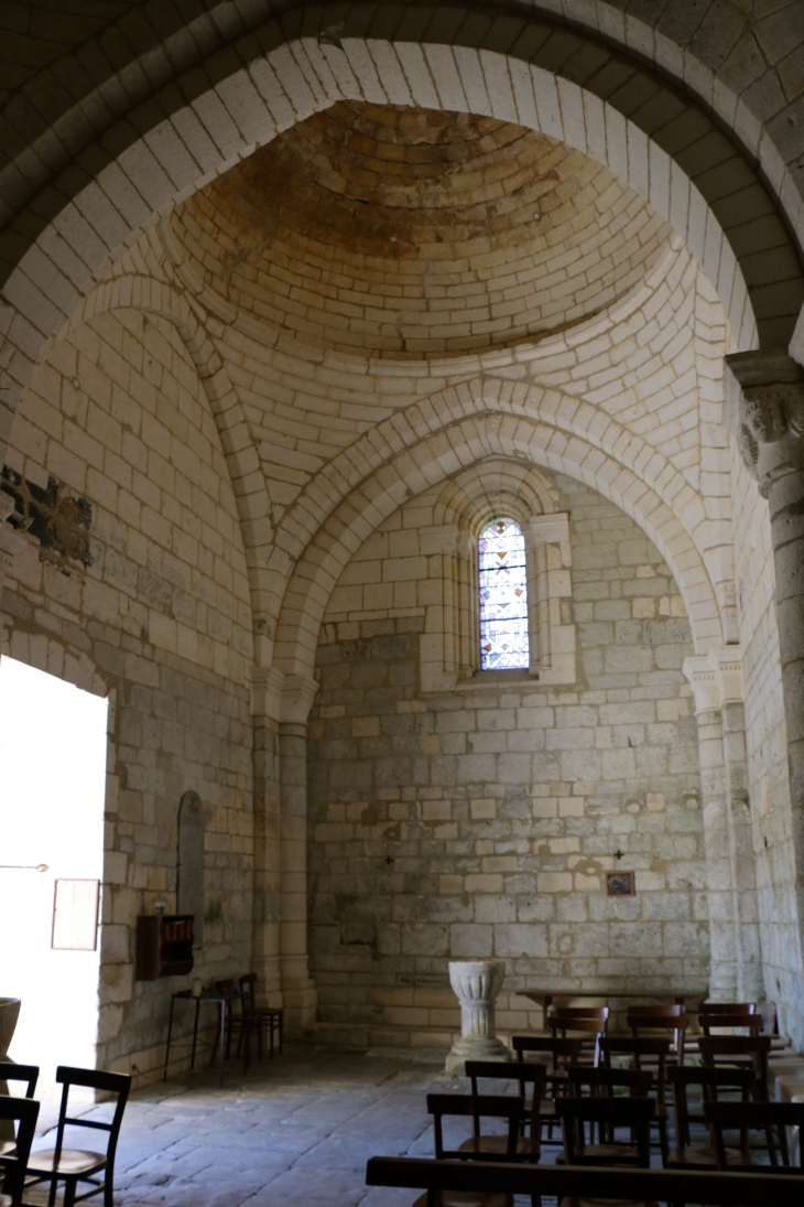 Eglise Saint Martin, vers le portail. - Cherval