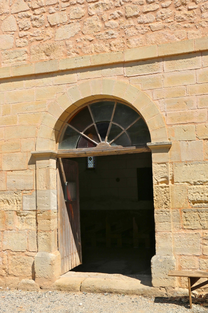 Le portail de l'église Sainte Catherine. - Cherveix-Cubas