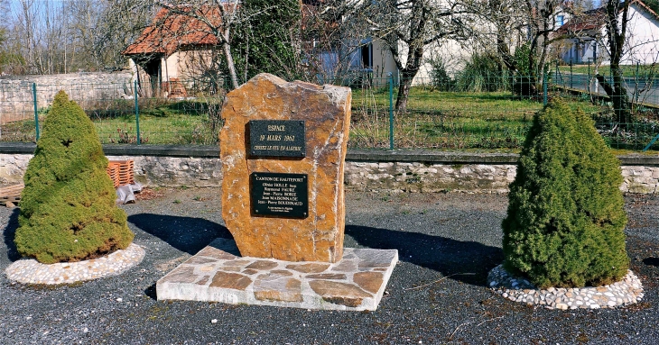 Le Monument aux Morts - Cherveix-Cubas