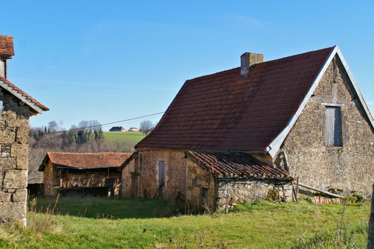 Ancienne ferme. - Clermont-d'Excideuil