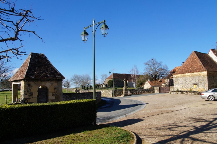 La Place Edmond Latour. - Clermont-d'Excideuil