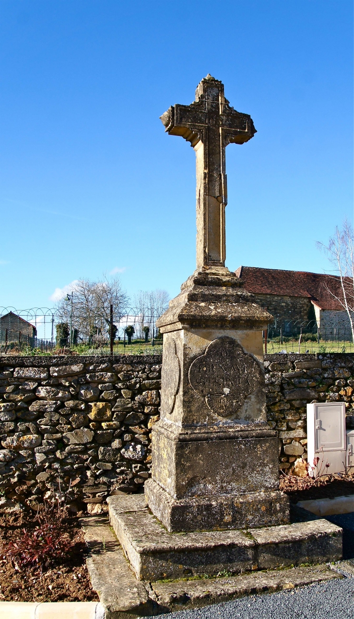 Croix de mission près de l'église. - Clermont-d'Excideuil