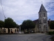 L'église moderne sur murs anciens et le foyer rural