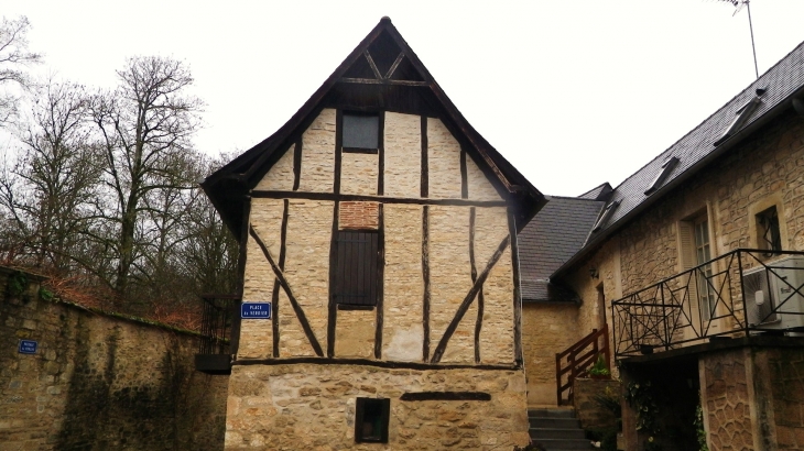 Maison ancienne dans le vieux bourg. - Condat-sur-Vézère