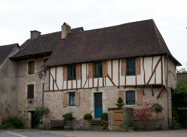 Maison à colombages du village. - Condat-sur-Vézère