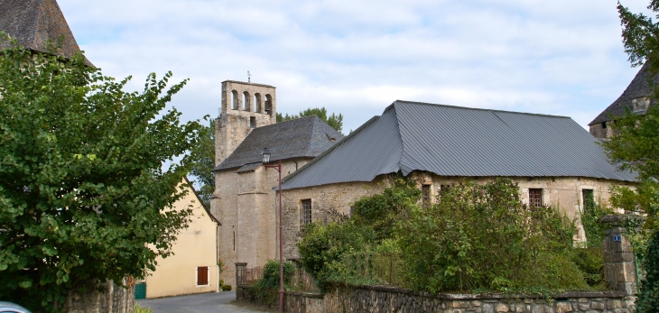 Vue sur la commanderie et l'église en 2013. - Condat-sur-Vézère