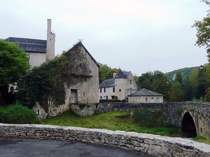 Vue sur le village et le pont - Condat-sur-Vézère