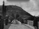 Photo précédente de Condat-sur-Vézère pont-a-tablier-metallique-et-pile-centrale-a-ete-edifie-et-a-dure-un-siecle-permet-d-aller-au-lardin, vers 1910 (carte postale ancienne).