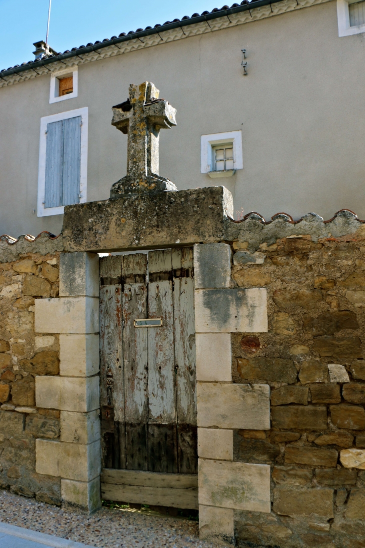 L'entrée de l'ancien presbytère. - Corgnac-sur-l'Isle