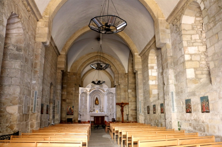 Eglise Saint Front : la nef vers le choeur. - Corgnac-sur-l'Isle