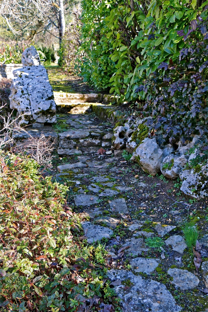 Petit escalier pour aller au jardin - Coulaures