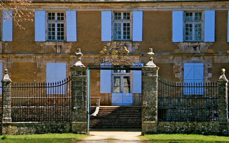 Le château de la Cousse - Coulaures