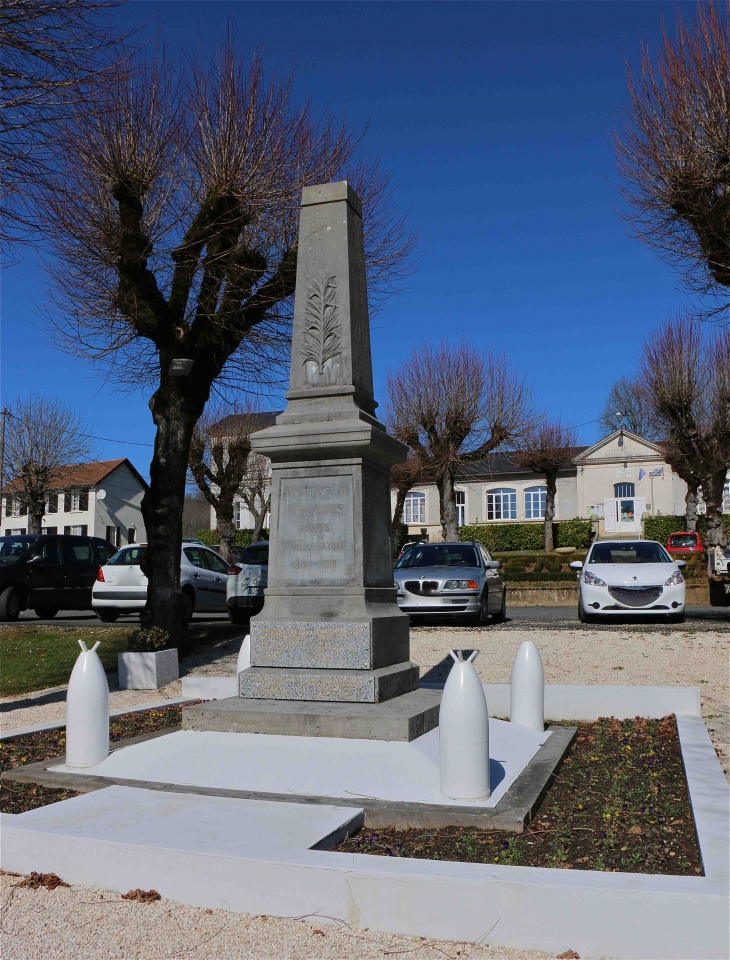 Le Monument aux Morts - Coulaures