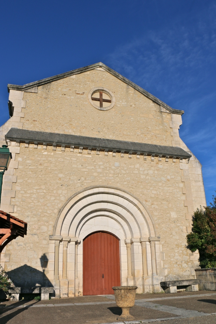 Façade occidentale de l'église saint Martin du XIIe siècle - Coursac