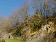 Cavités au dessus de l'église de Bigaroque.