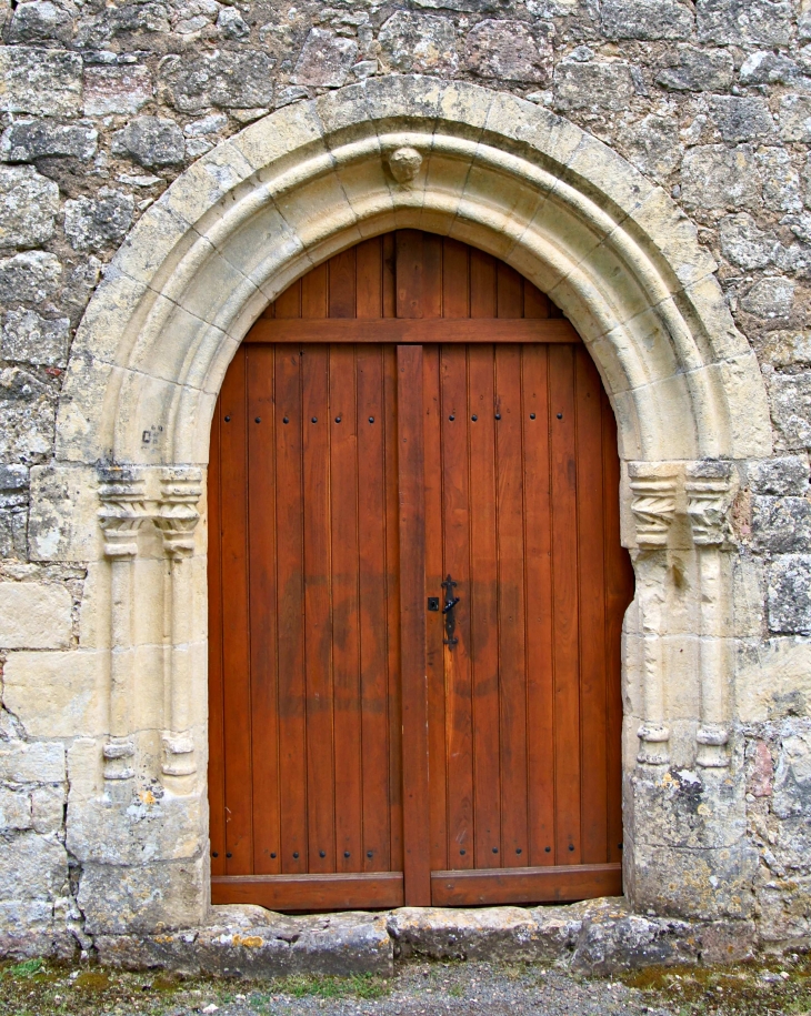 Porche de l'église Saint-Front de Colubri. - Couze-et-Saint-Front