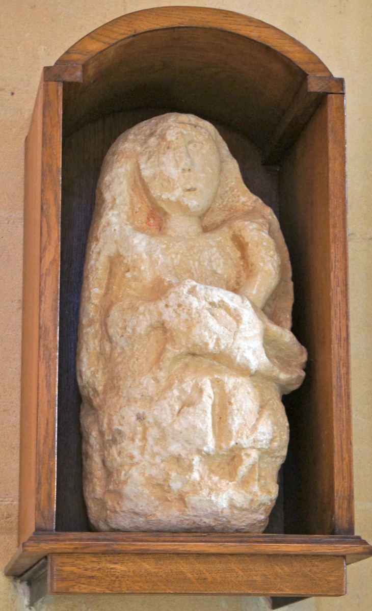 Dans-l-eglise-saint-etienne-petite-sculpture - Couze-et-Saint-Front