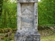 Photo précédente de Couze-et-Saint-Front Dans le petit cimetière de l'église Saint-front de Colubri.