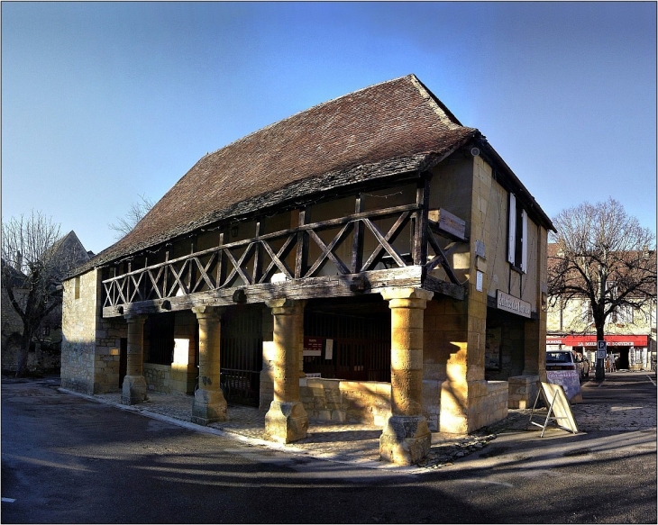 Halle couverte (départ de la visite des grottes) - Domme