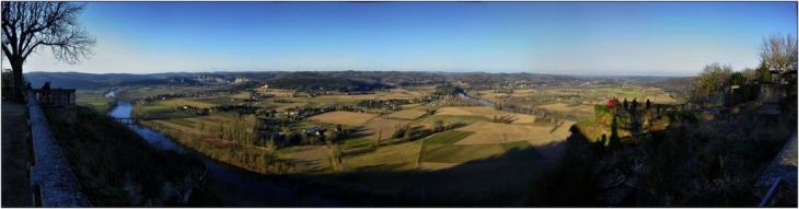 Vue panoramique sur la vallée de la Dordogne depuis l'Esplanade - Domme