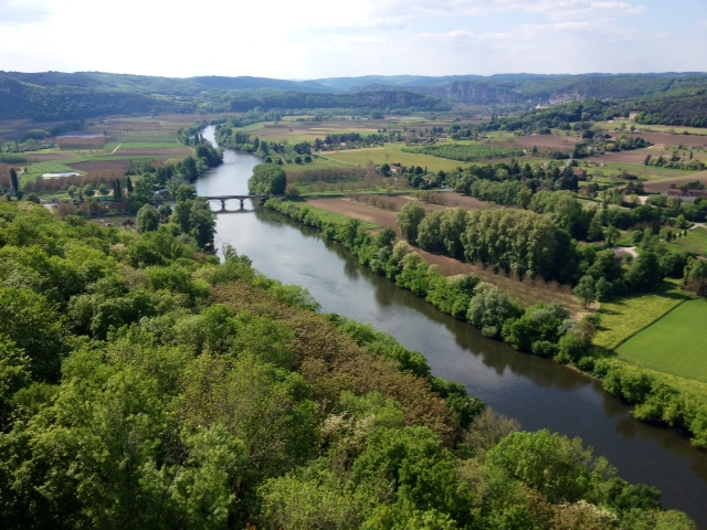 Vue sur la vallée de la Dordogne depuis le belvédère de la Barre. - Domme