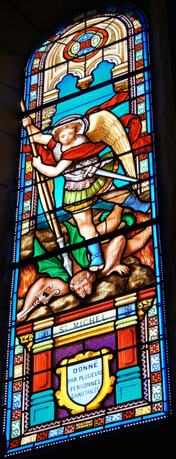 Vitrail de l'église Saint Pierre ès Liens. - Dussac