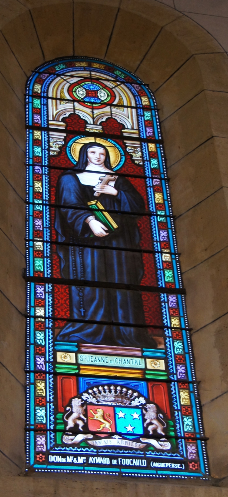 Vitrail de l'église Saint Pierre ès Liens. - Dussac